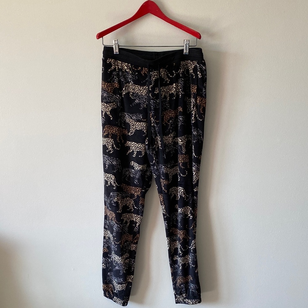 Secret Treasures Black and Beige Leopard Print Joggers